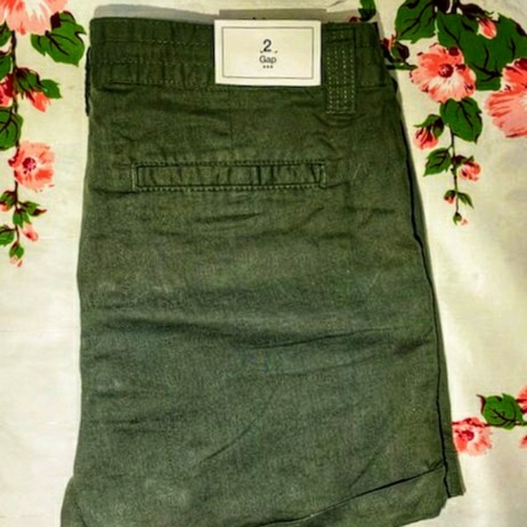 GAP Linen Utility Shorts - Picture 2 of 4